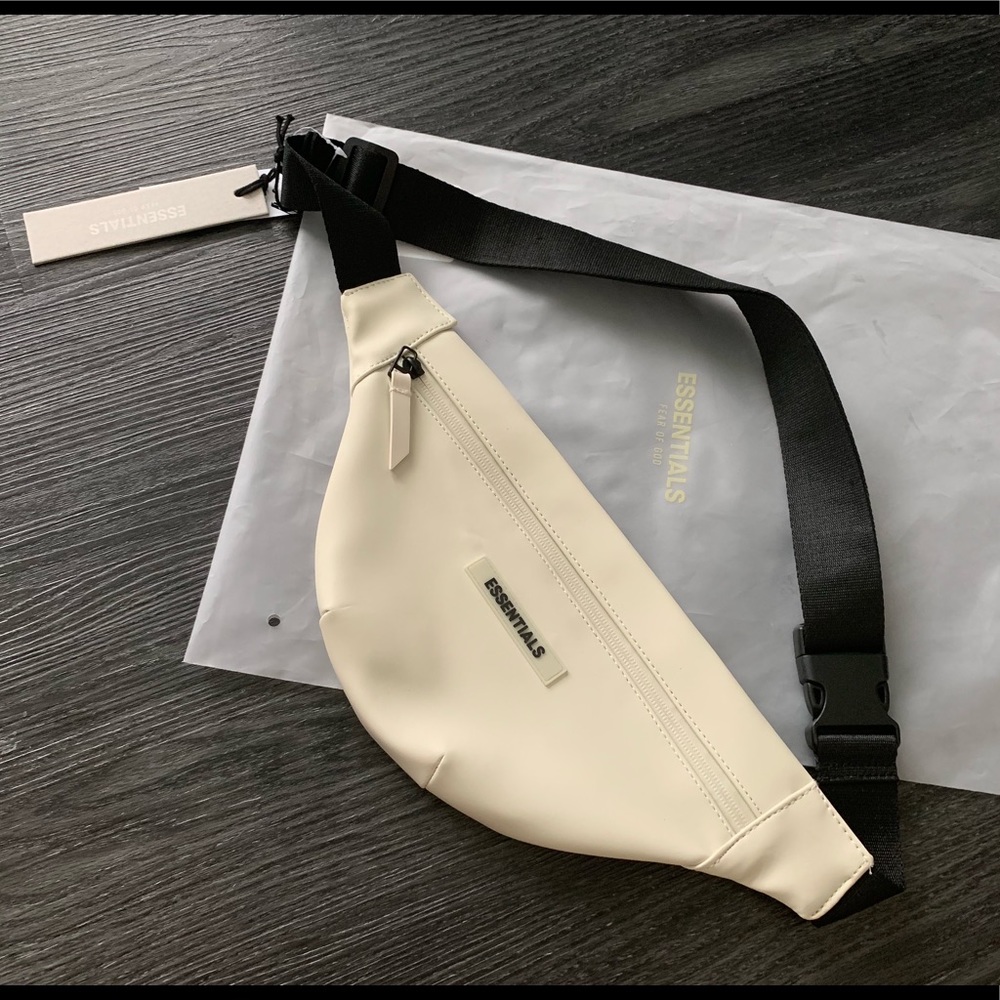 ✅SOLD✅ NWT FOG Essentials Waterproof Slingbag - Picture 6 of 6